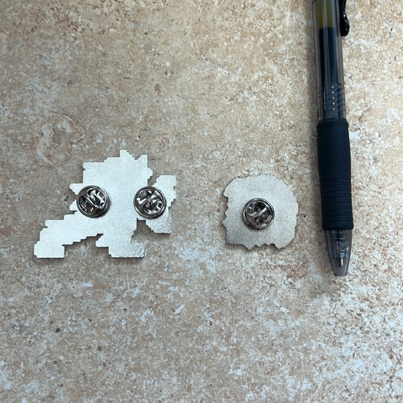 Street Fighter Ken Pin Set - Picture 3 of 3